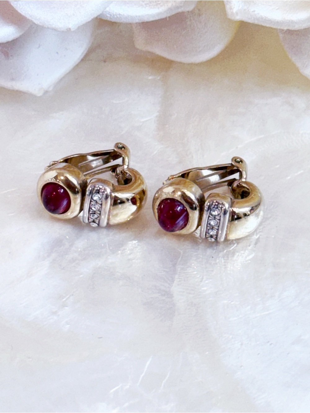 Vintage gold tone red glass cabochon cz clip on earrings